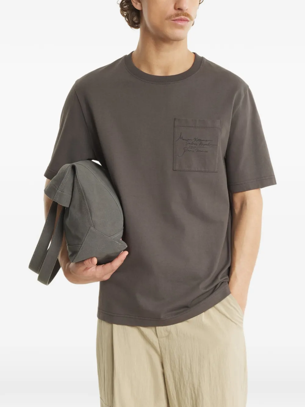 Maison Kitsuné T-shirt met zak en korte mouwen Grijs