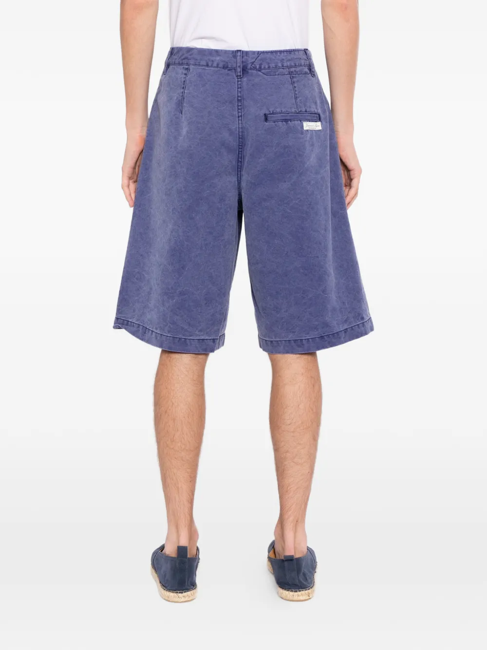 Jacquemus Shorts met acid wassing Paars