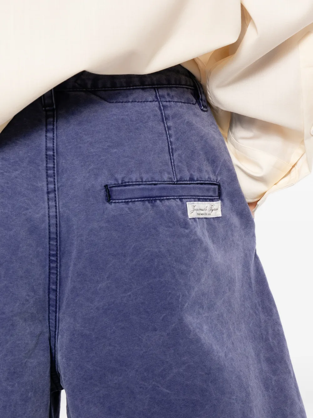 Jacquemus Shorts met acid wassing Paars