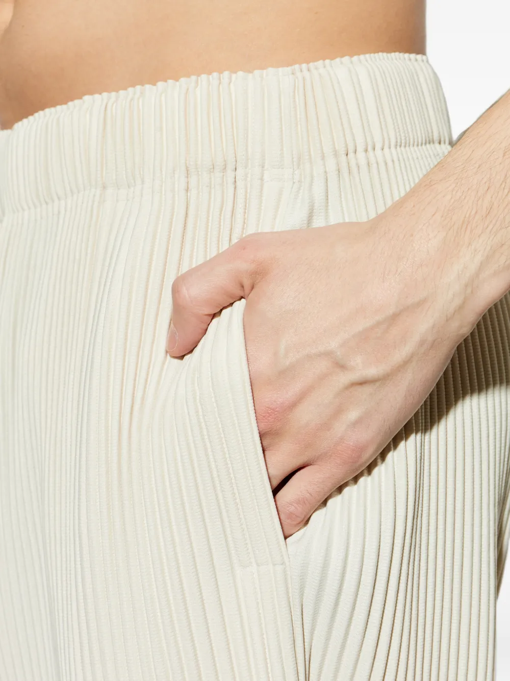 Homme Plissé Issey Miyake Wear or Wrap shorts met plooien Beige