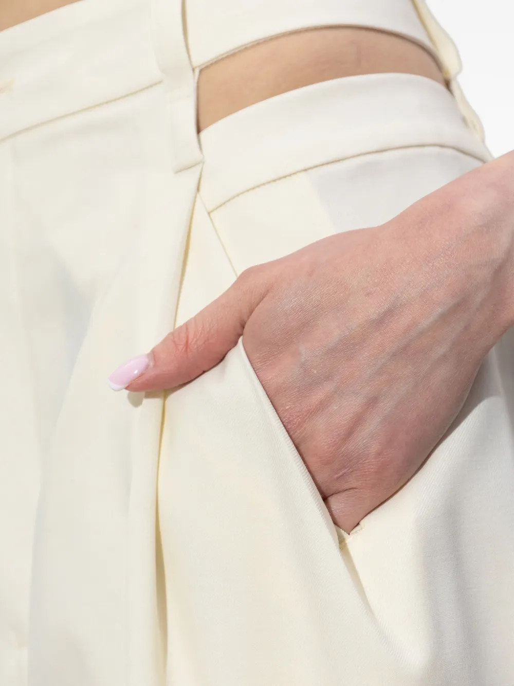 Issey Miyake Broek met uitgesneden details Wit