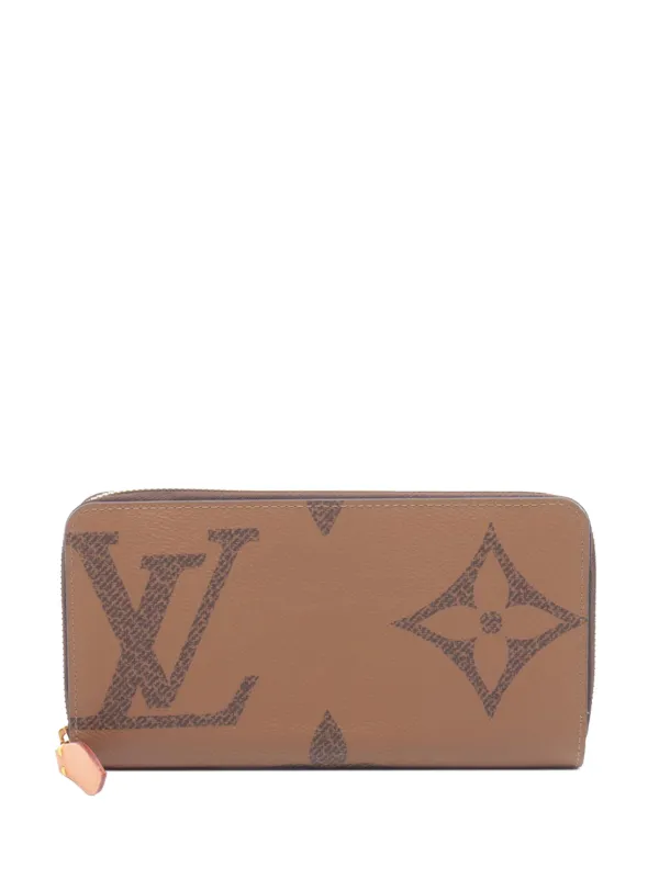 Louis Vuitton Pre-owned 2019 Monogram Giant Reverse Zippy Wallet Long Wallets in Brown
