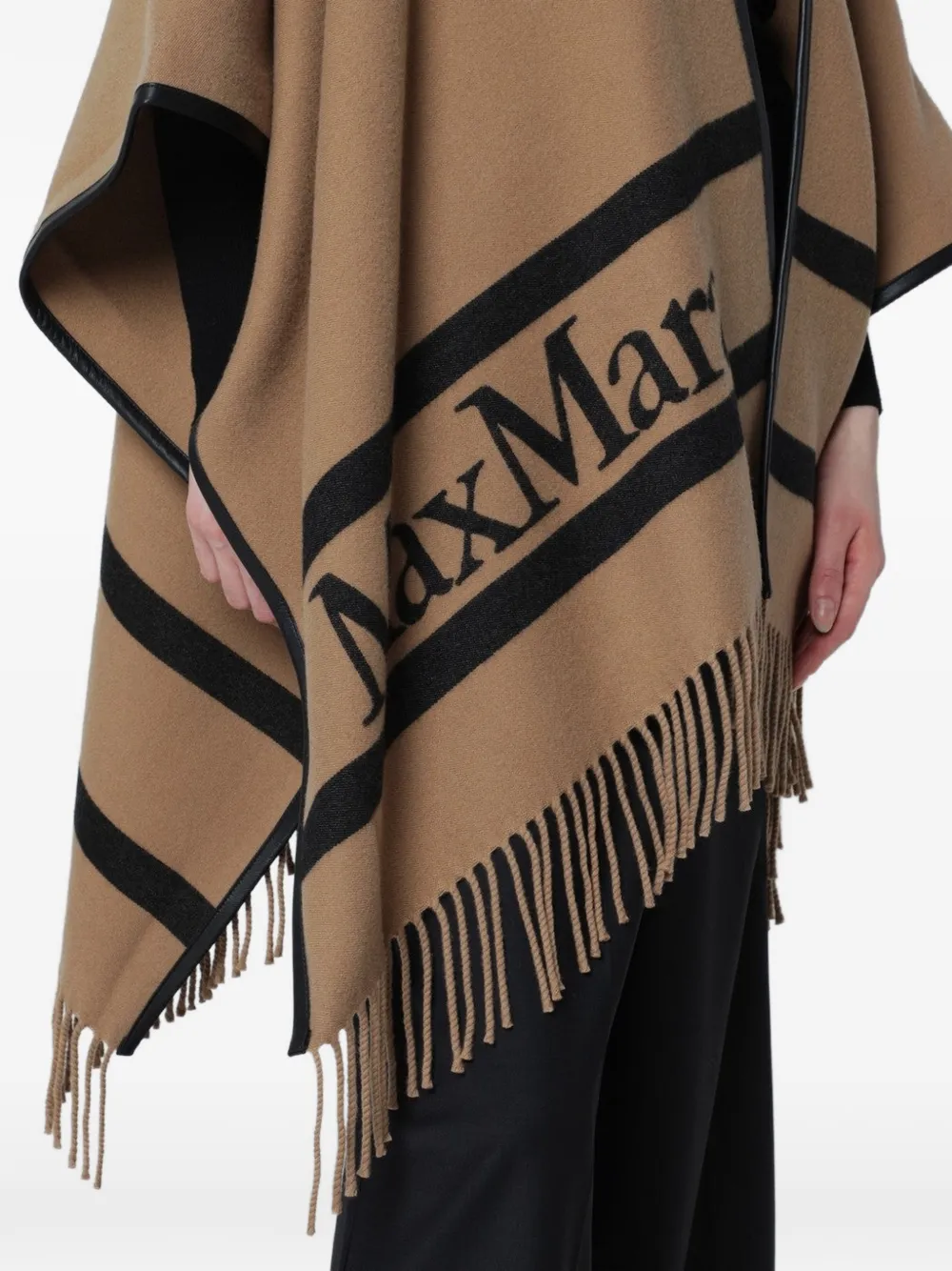 Max Mara ❤️ブラウン フリンジポンチョ Max Mara ロゴジャカード フリンジ ポンチョ | ブラウン | FARFETCH JP