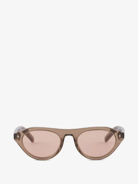 Prada Eyewear lentes de sol Prada con la icónica placa metálica