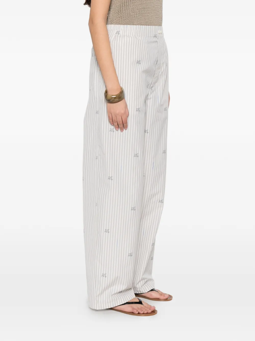 Jacquemus Gestreepte broek met borduurwerk Wit