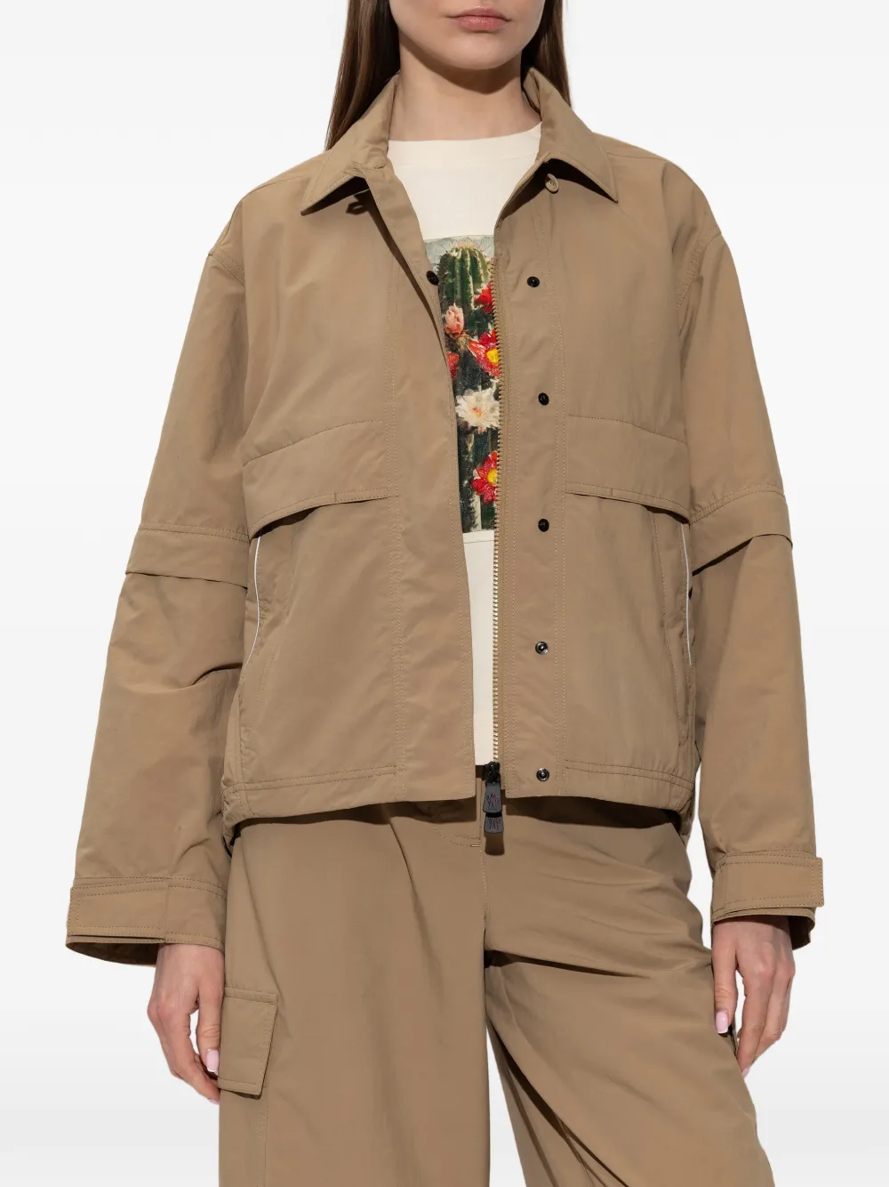 Moncler Grenoble Day-Namic jack met logopatch en klepzak Bruin
