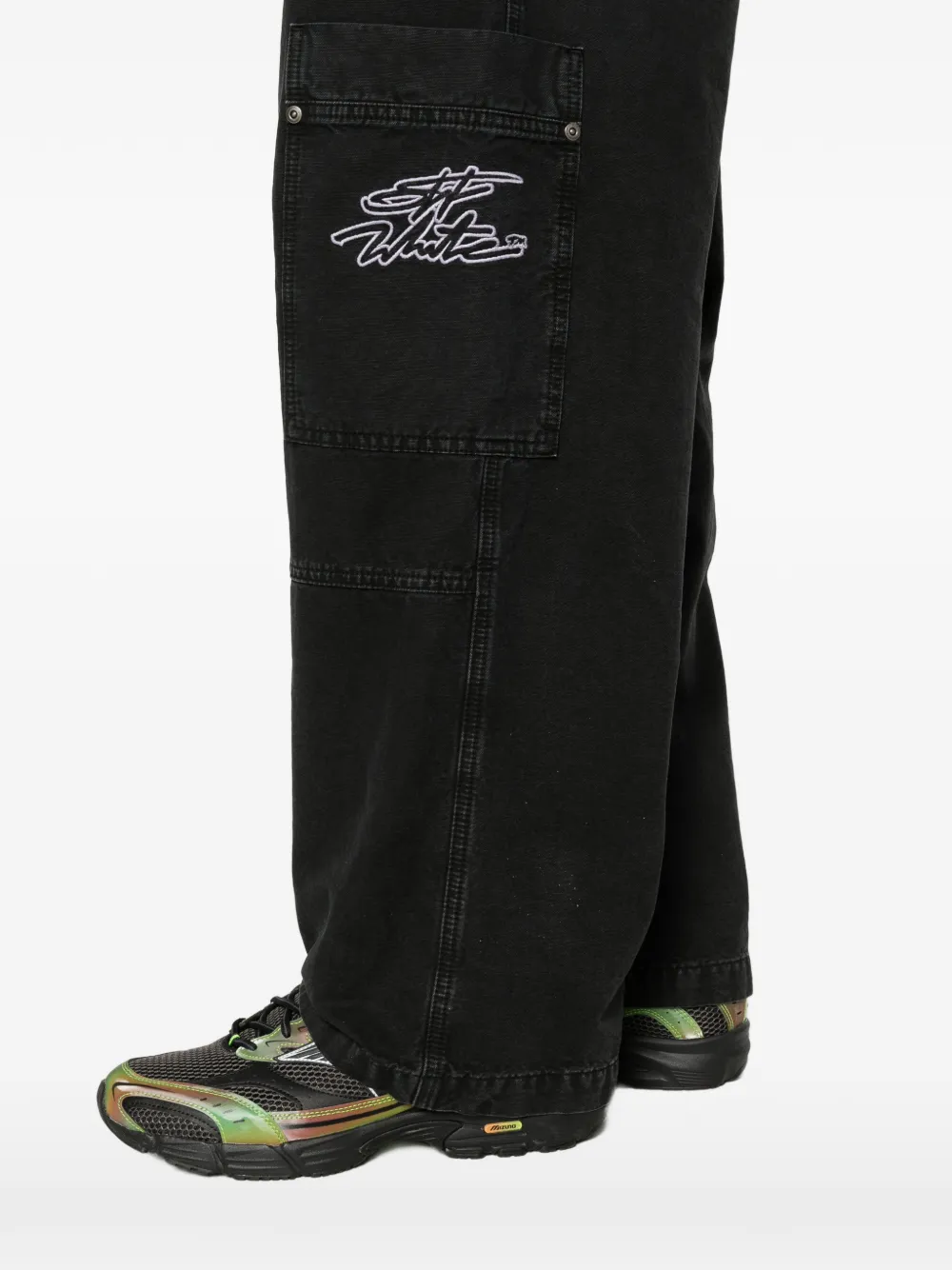 Off-White Broek met borduurwerk en cargo-zak Zwart