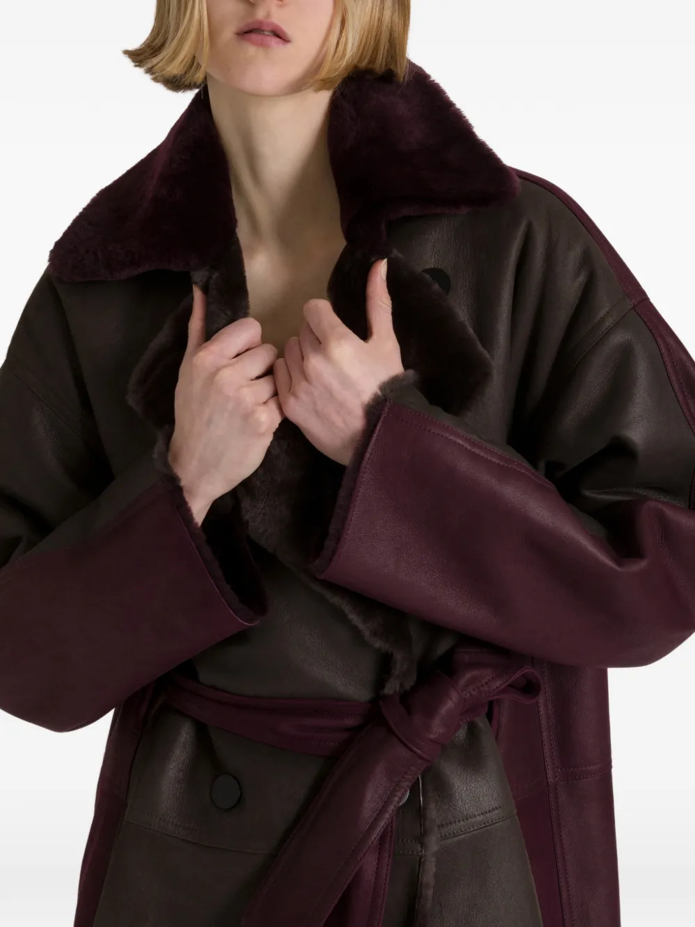 Alberta Ferretti Leren jas met ceintuur Bruin