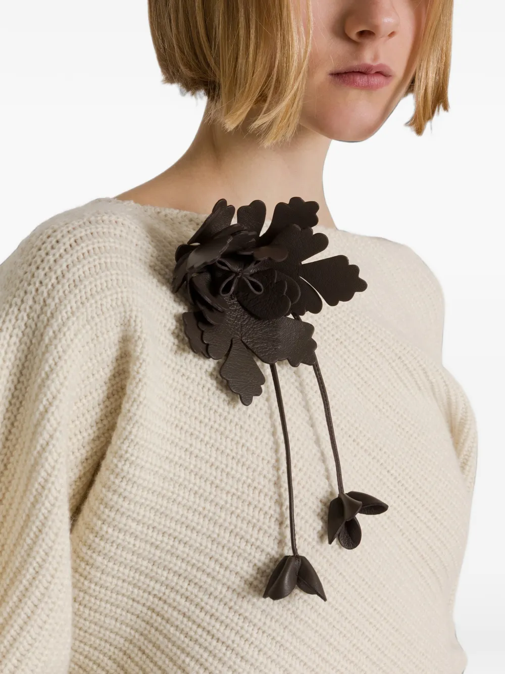 Alberta Ferretti broche en cuir à fleurs - Marron