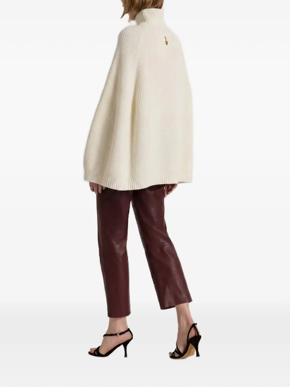 Alberta Ferretti Ribgebreide cape met knoopsluiting Beige