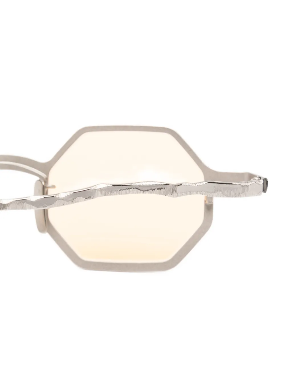 Kuboraum Z19 zonnebril met geometrisch montuur en gehamerd effect Zilver