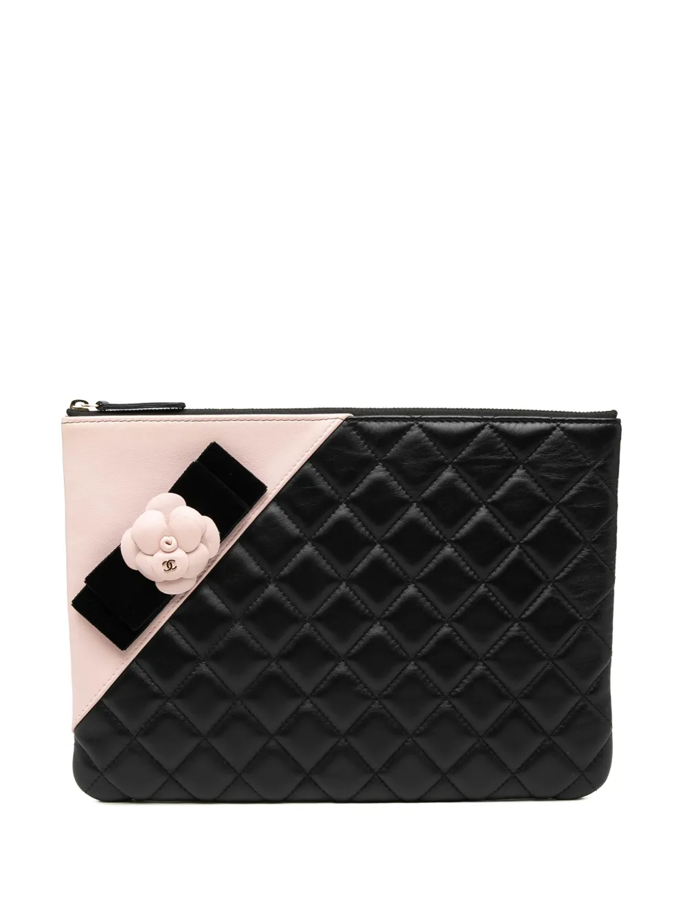 CHANEL Pre-Owned 2017-2018 Medium Quilted Lambskin Camellia O Case clutch bag - Bianco
