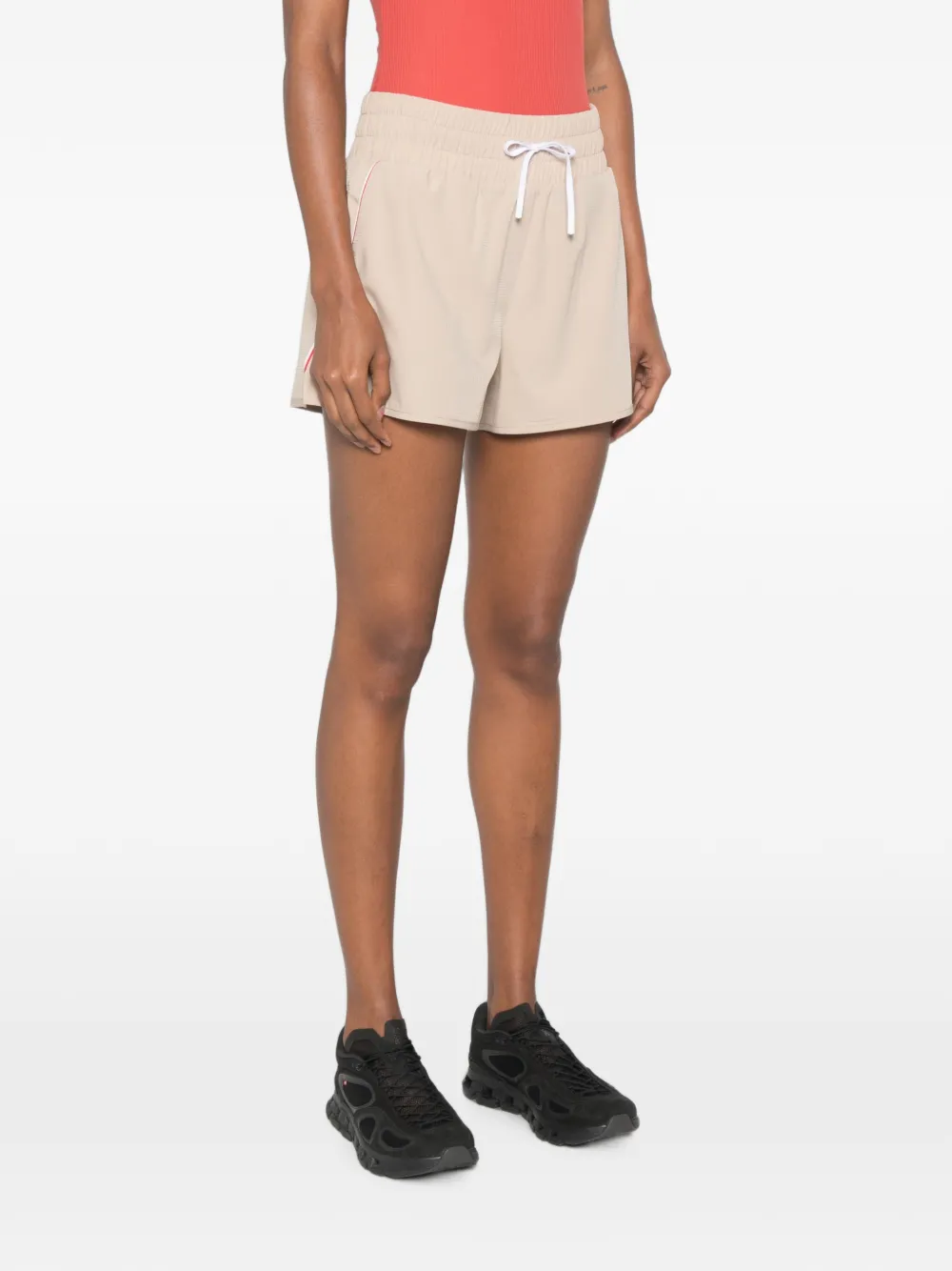 Varley Bodie 2" hardloopshorts met trekkoord Beige
