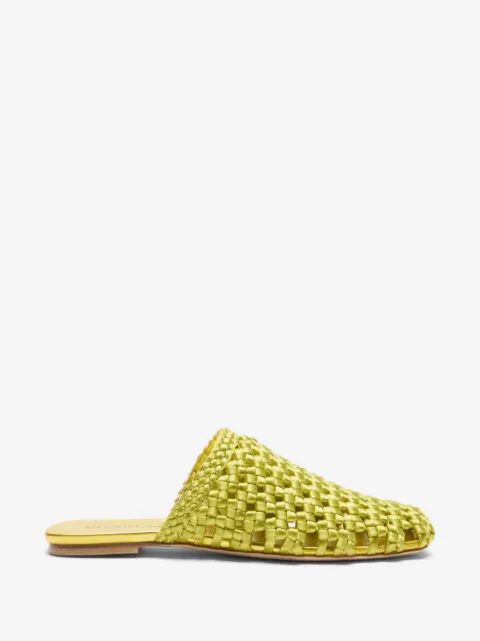 Stuart Weitzman mules Marina con diseño entretejido
