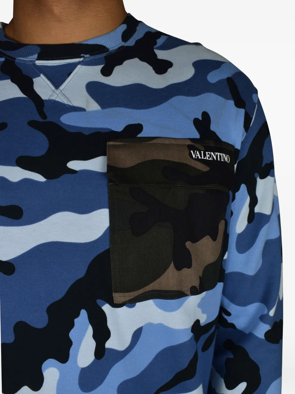 Valentino Garavani Sweater met camouflage-print en borstzak Blauw