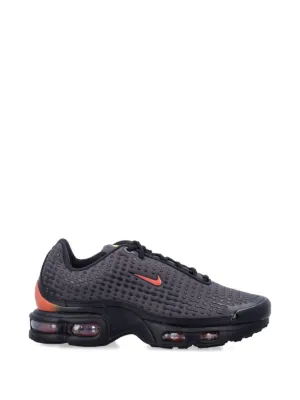Nike Mind 002 パーフォレーテッド スニーカー | ブラック | FARFETCH JP
