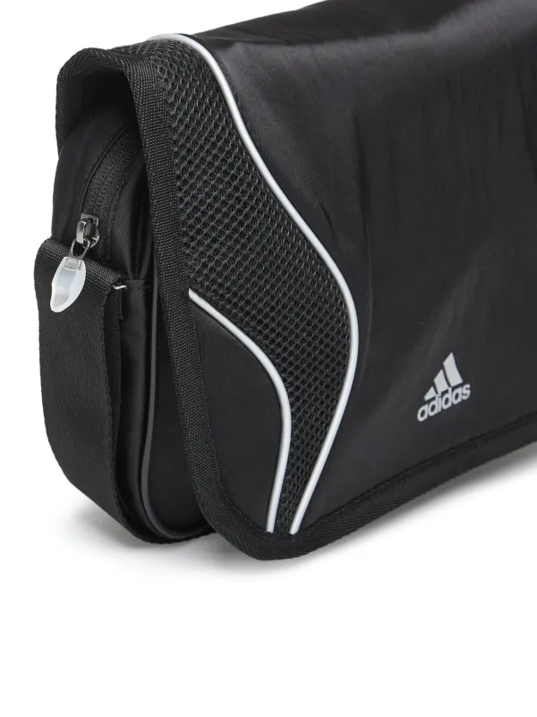 Adidas ロゴ メッセンジャーバッグ | ブラック | FARFETCH JP