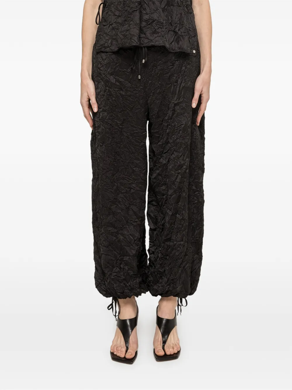 NISSA crinkle-effect trousers - Nero