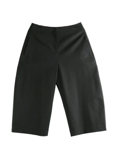 Amomento pantalones anchos con diseño capri