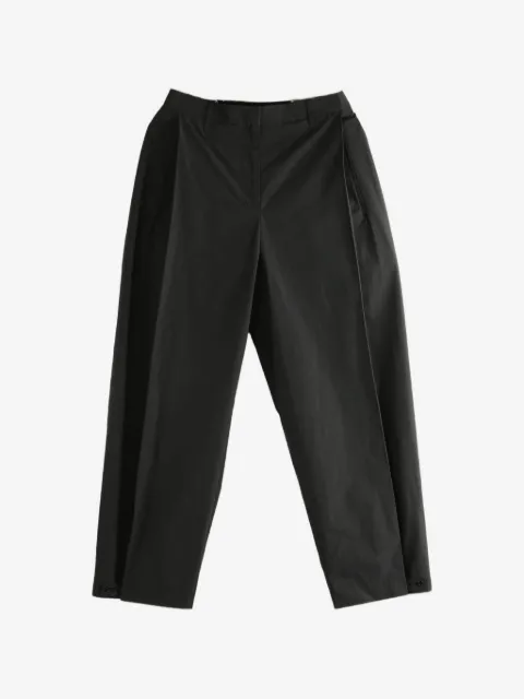 Amomento pantalones con pinzas y botones