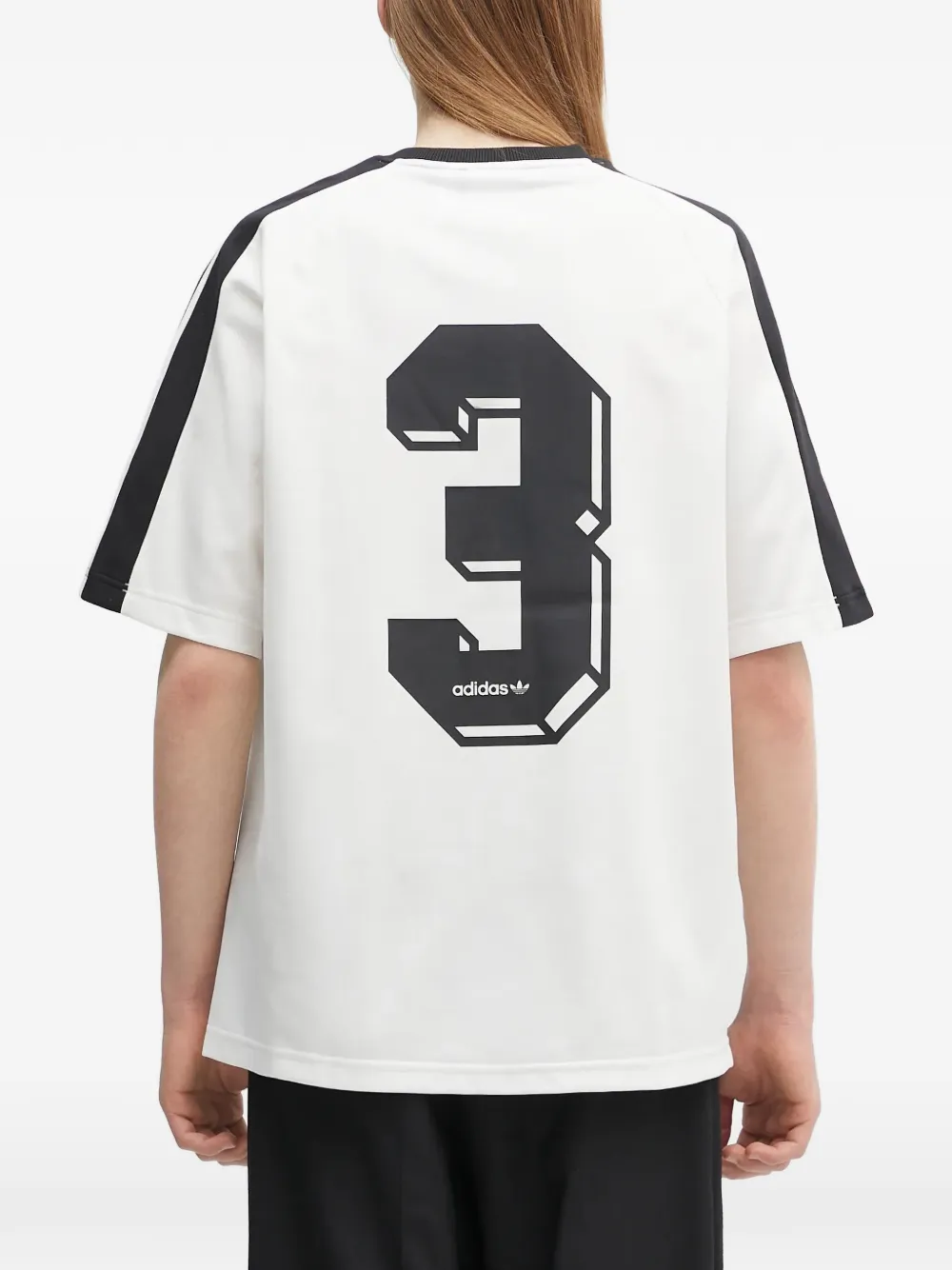 adidas T-shirt met geborduurd logo en gestreepte mouwen Zwart