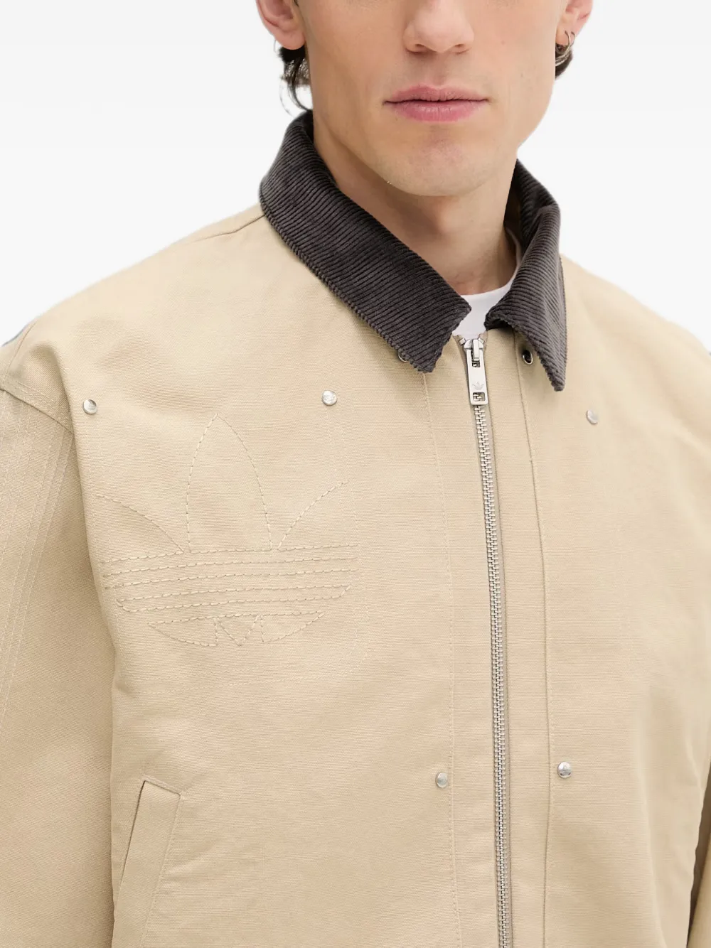 adidas Premium Essentials bomberjack met borduurwerk en ribfluwelen kraag Beige
