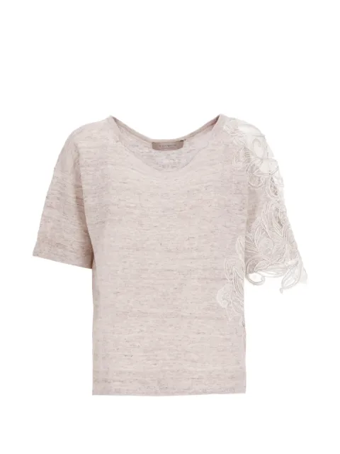 D.Exterior lace-appliqué fine-knit T-shirt