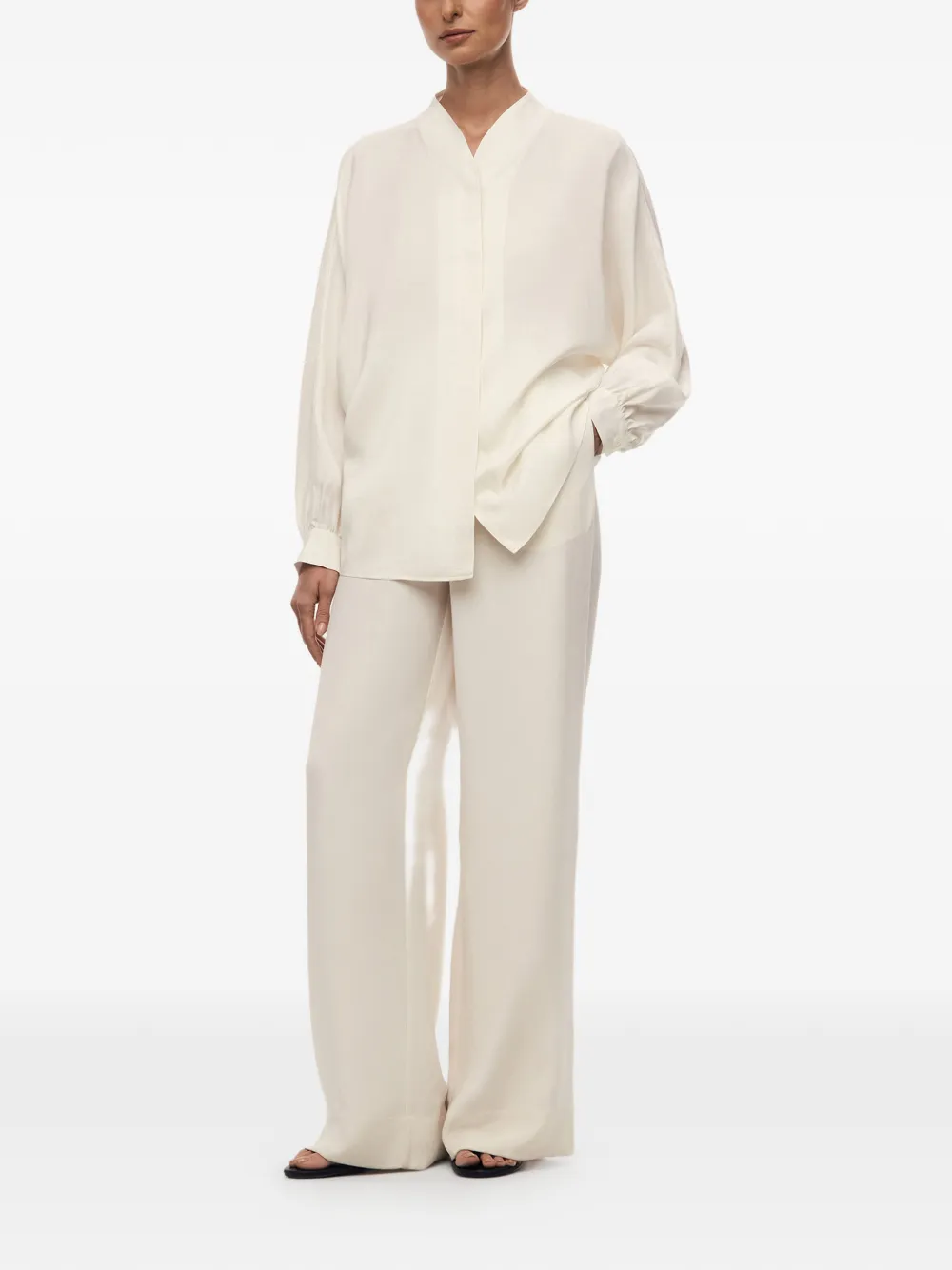12 STOREEZ Alice zijden blouse Beige