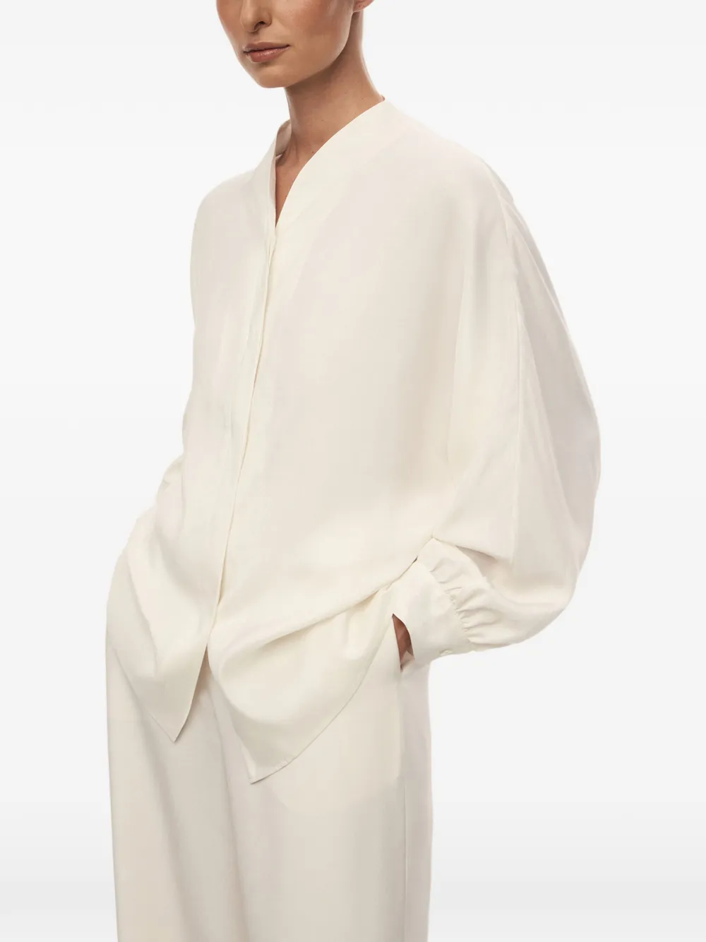 12 STOREEZ Alice zijden blouse Beige
