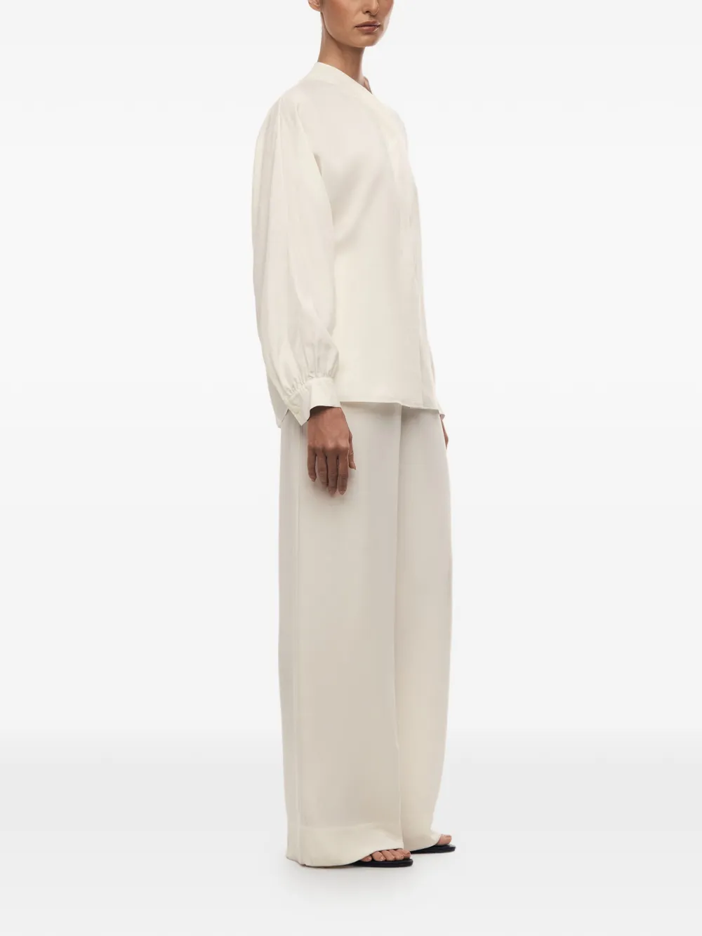 12 STOREEZ Alice zijden blouse Beige