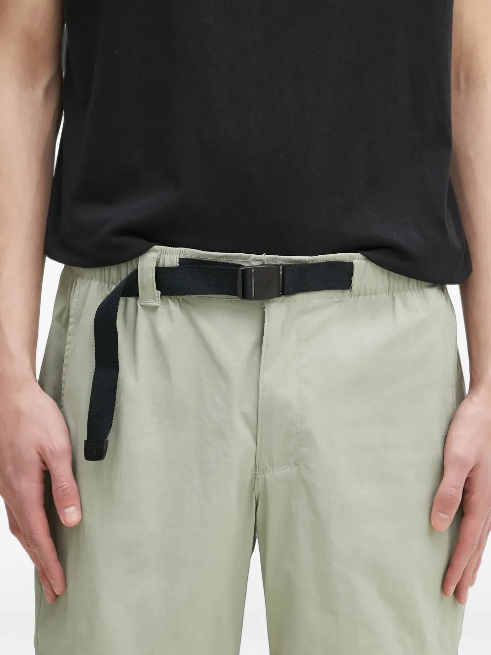 Columbia Landroamer belted logo-patch shorts Groen