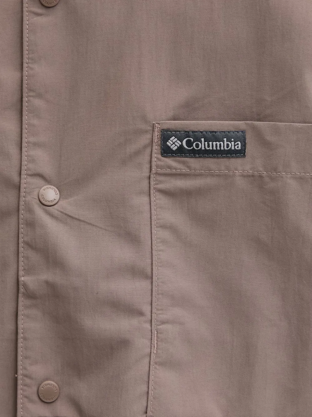 Columbia Overhemd met drukknoop en logo-patch Beige