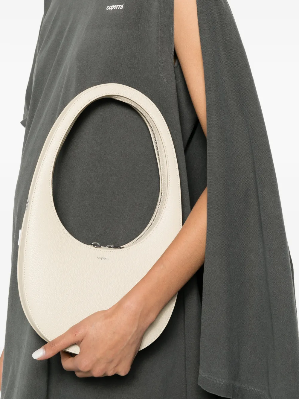 Coperni Swipe bewerkte leren schoudertas Beige