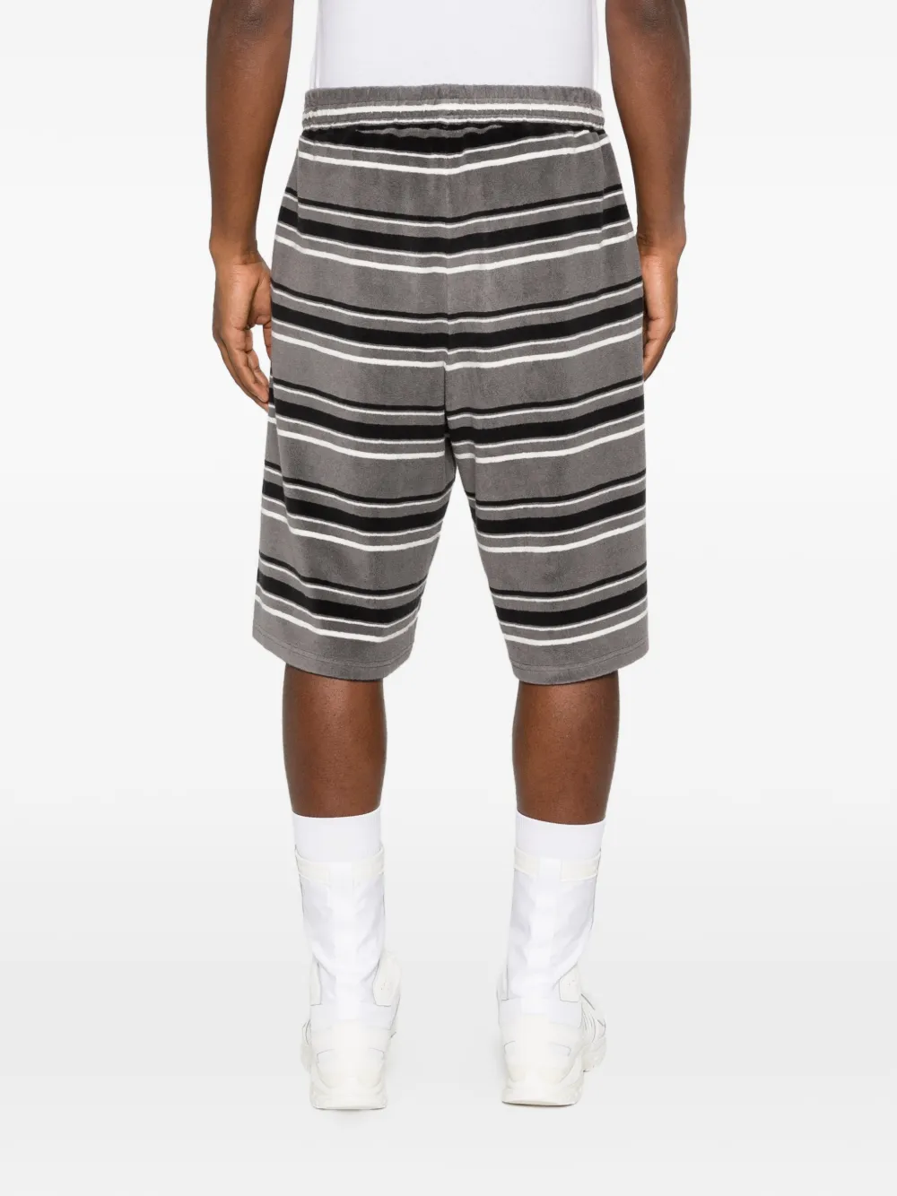 Martine Rose Gestreepte shorts Grijs