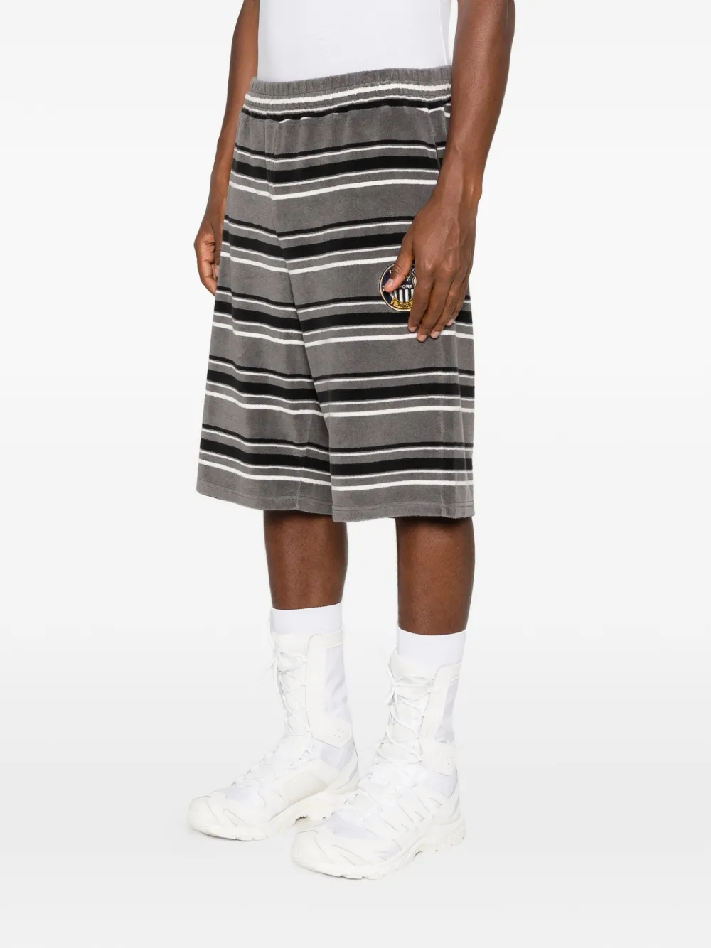 Martine Rose Gestreepte shorts Grijs