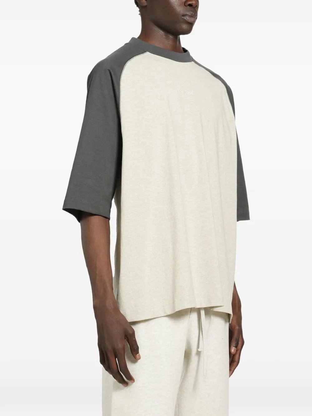 FEAR OF GOD ESSENTIALS T-shirt met geborduurd logo Beige