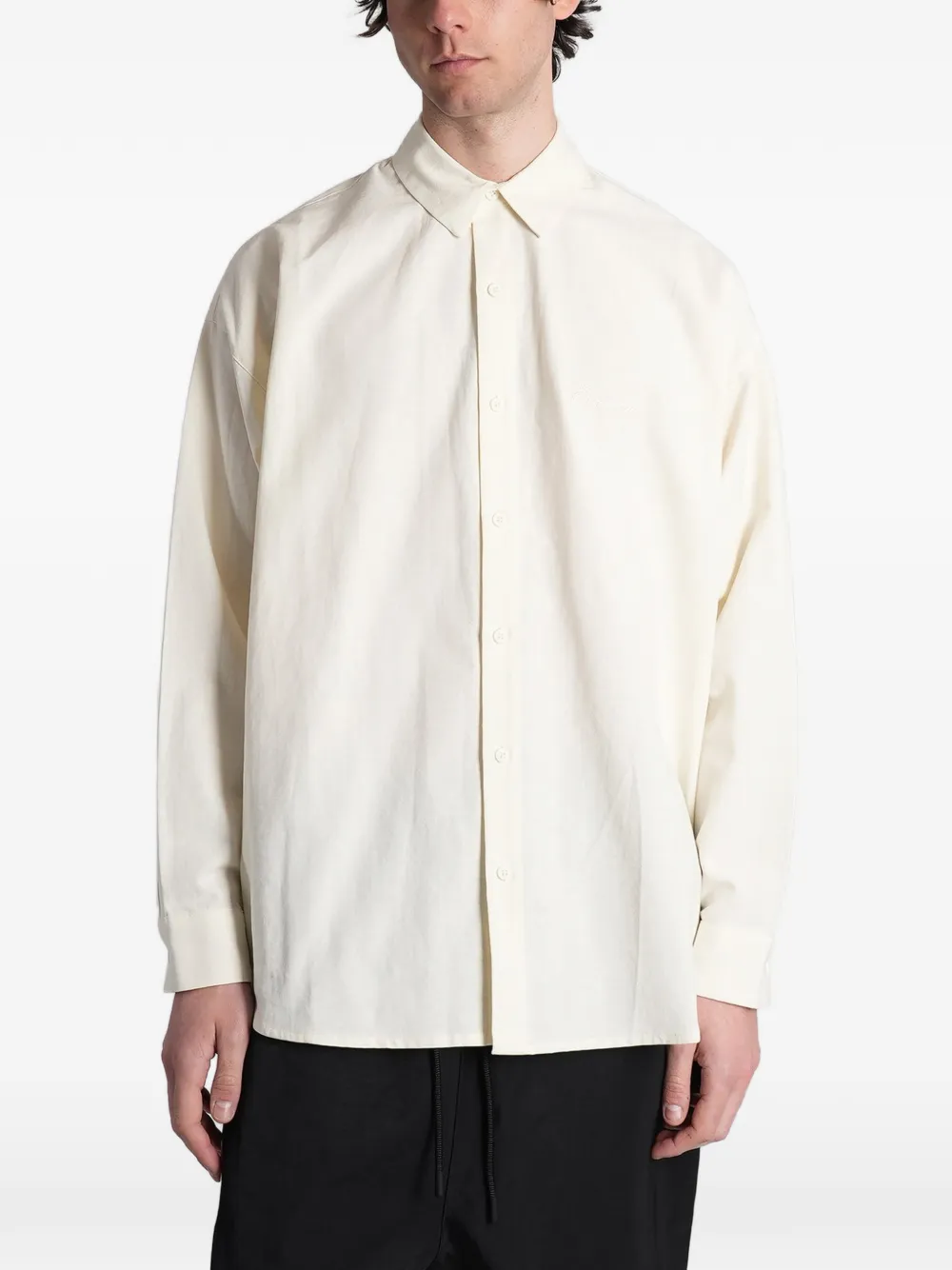 FEAR OF GOD ESSENTIALS Essentials embroidered-logo cotton shirt - Toni neutri