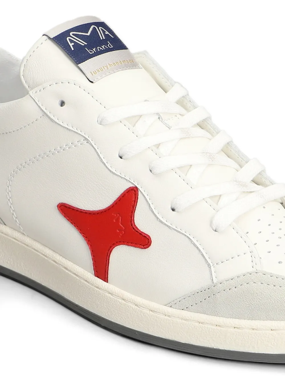 Ama Brand star-patch leather sneakers Wit