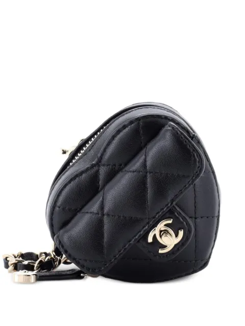 CHANEL Pre-Owned bolsa de mano CC in Love Heart de piel de cordero capitonada con monedero con cierre y collar de cadena