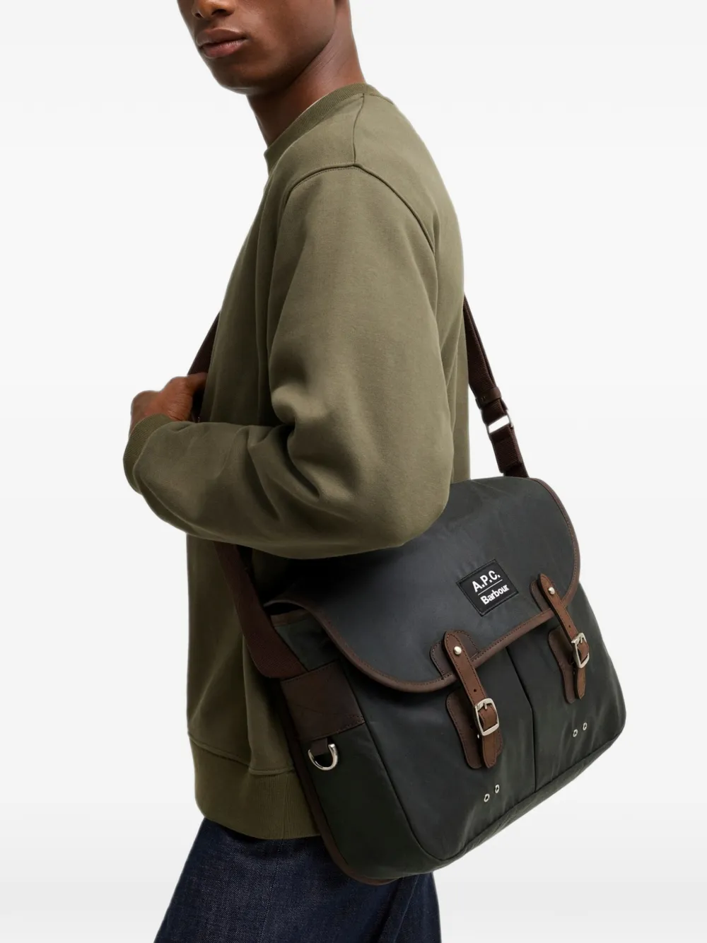 Barbour x A.P.C. buckle-fastening messenger bag Groen