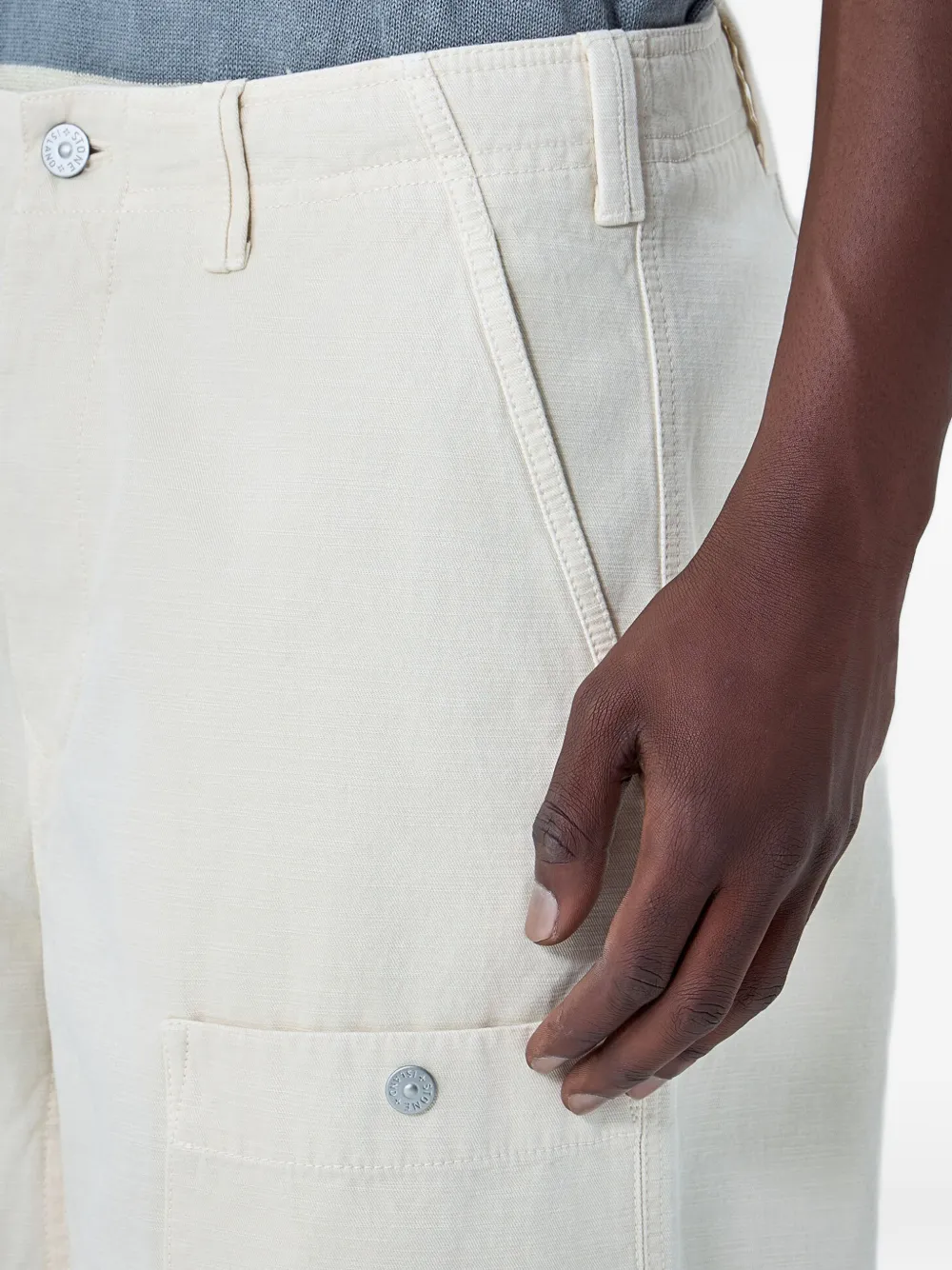 Stone Island Broek met zak met knopen Beige