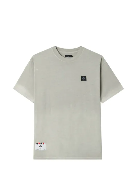 izzue spade-print logo-patch T-shirt