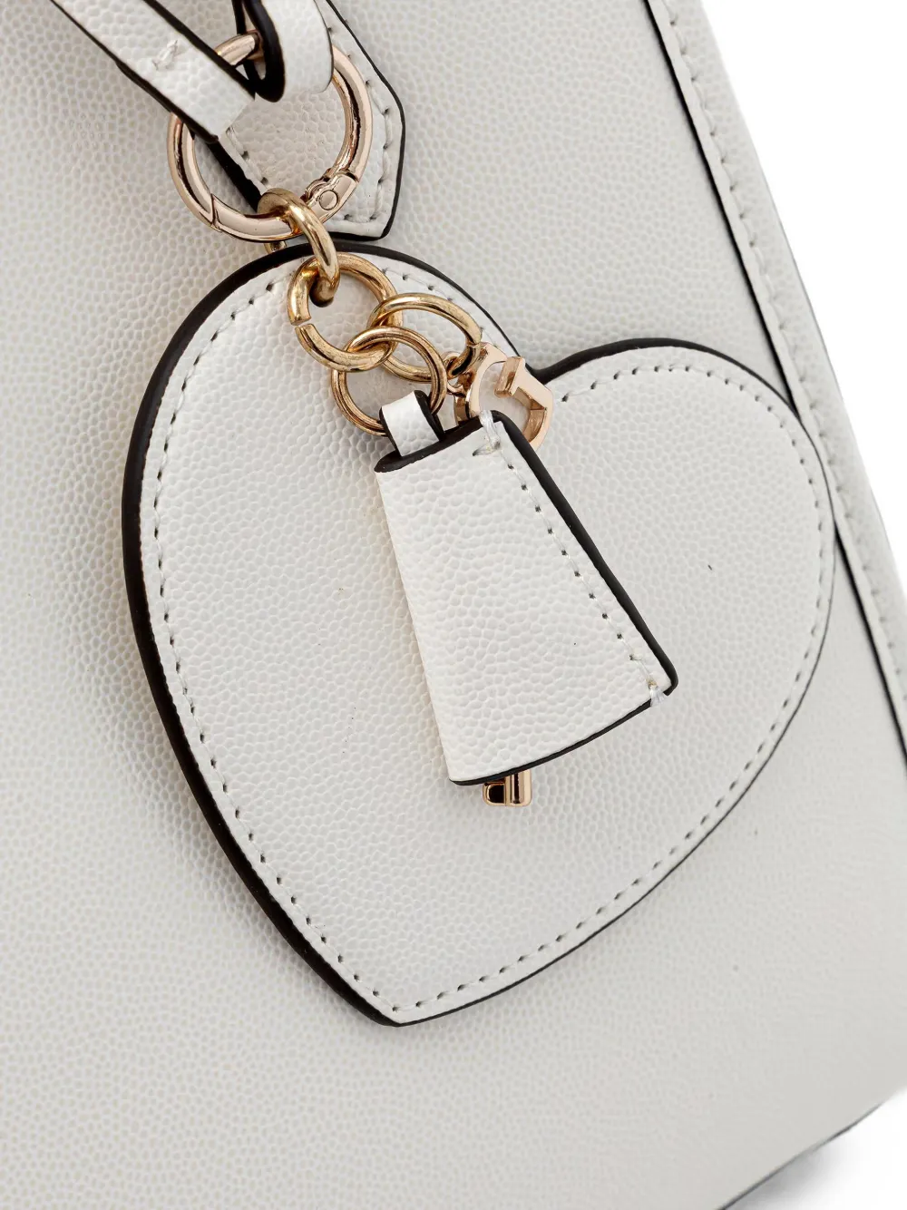 GUESS USA Isobel shopper met hartbedel en logoplakkaat Wit