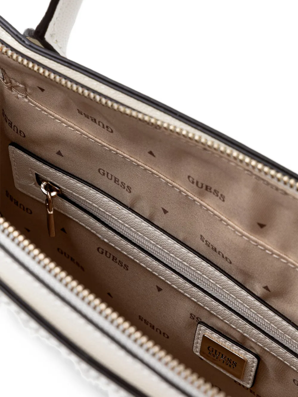 GUESS USA Isobel shopper met hartbedel en logoplakkaat Wit