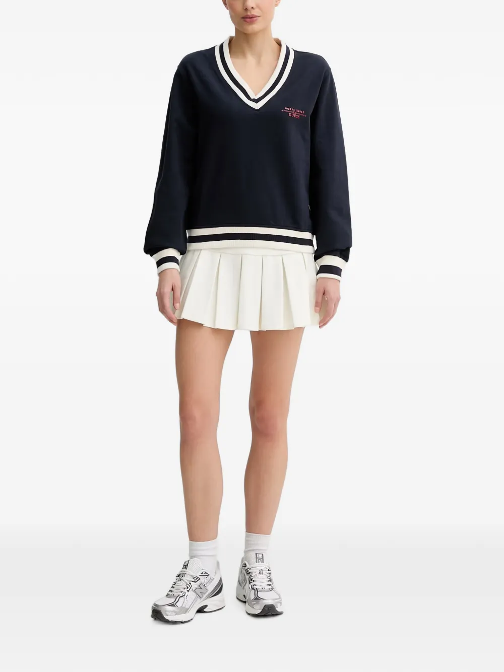 GUESS USA x North Sails sweater met gestreepte afwerking en V-hals Blauw