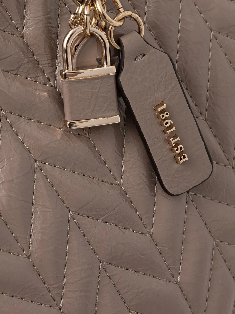 GUESS USA Cheryl chevron gewatteerde leren shopper Beige