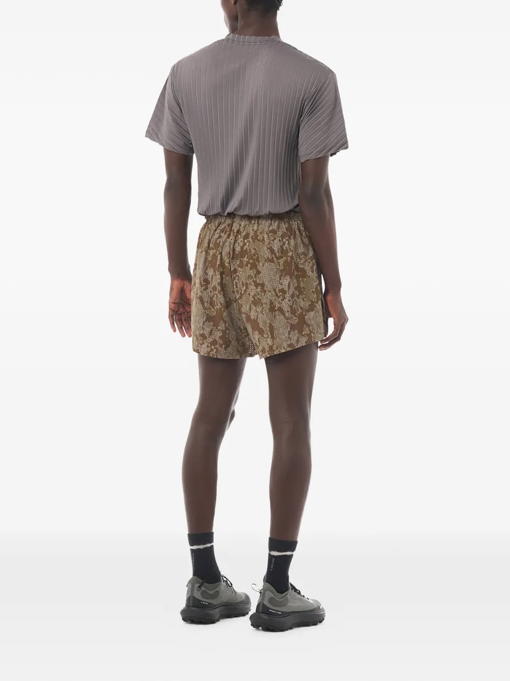 Satisfy Space-O™ 5-inch shorts met trekkoord en geperforeerde details Bruin