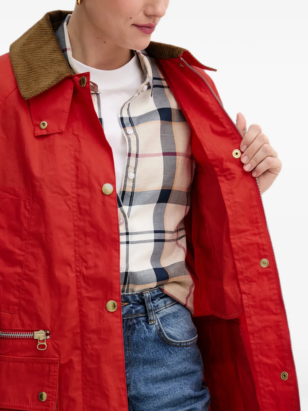 Barbour Jas met ribfluwelen kraag en raglan mouwen Rood