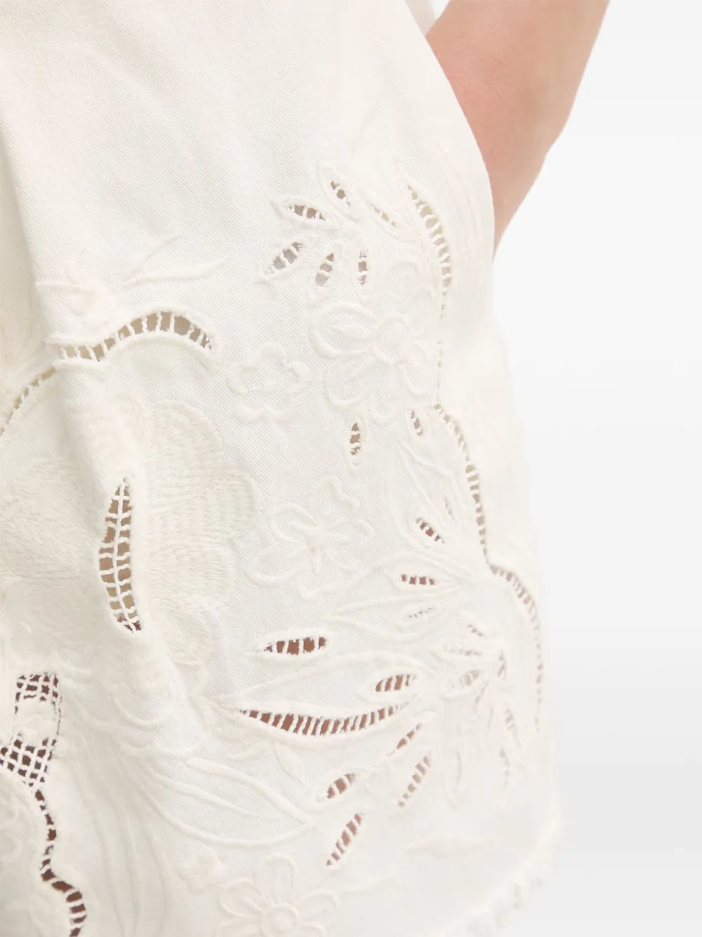LUISA SPAGNOLI Acile gerafelde shorts met borduurwerk Wit