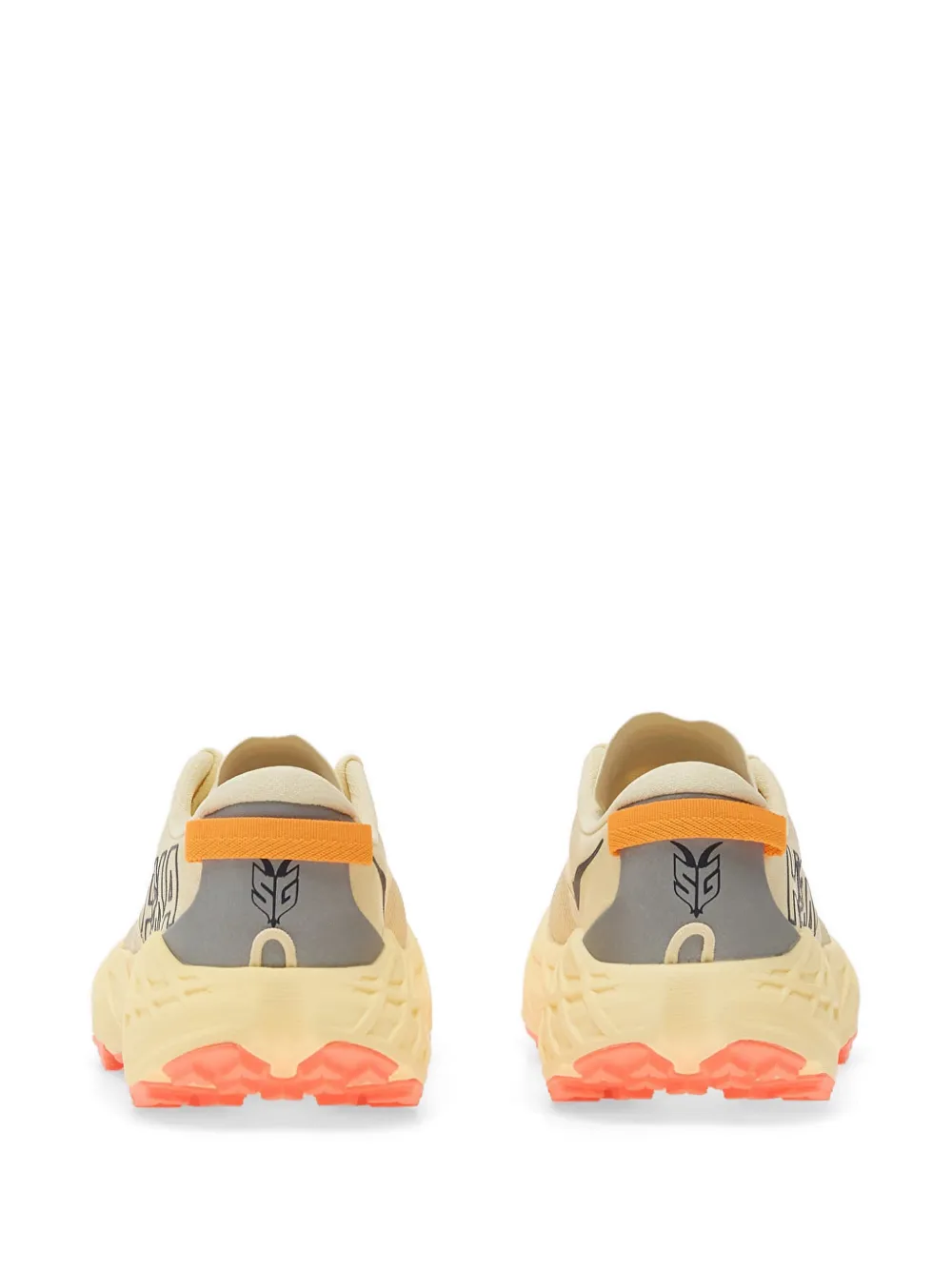 HOKA Speedgoat 7 sneakers met logo Beige